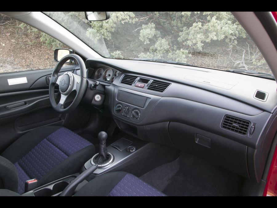  Mitsubishi Lancer Evolution RS 2004 года  (фото 5 из 20)